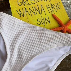 ☀️Xhilaration-M,Bikini bottom.